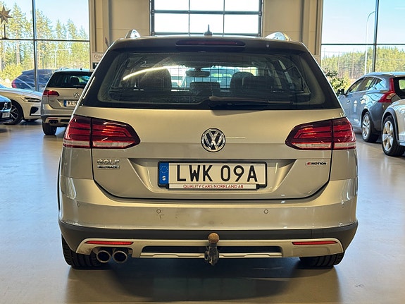 Volkswagen Golf Alltrack 5 of 5