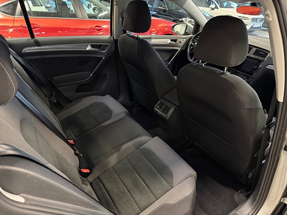 Volkswagen Golf Alltrack 12 of 23