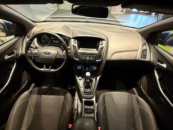 Ford Focus 12 of 14
