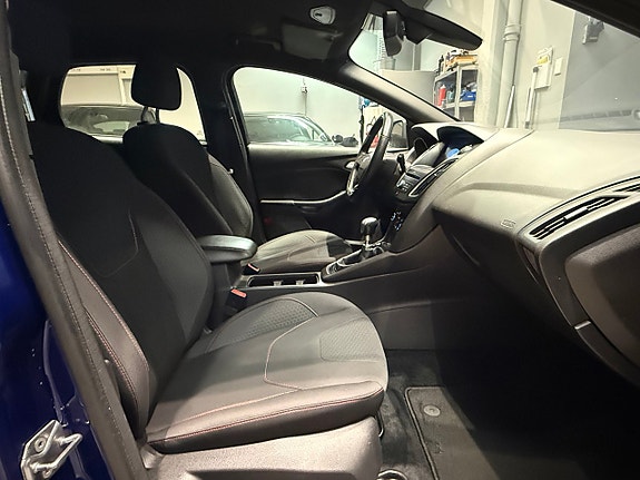 Ford Focus 10 of 14