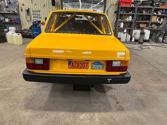 Volvo 240 6 of 15