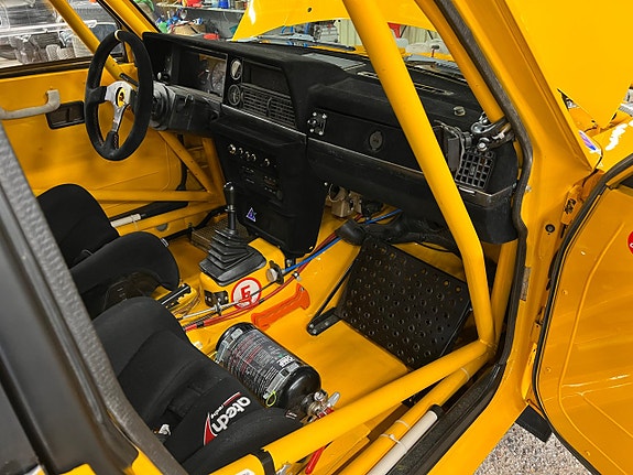 Volvo 240 11 of 15