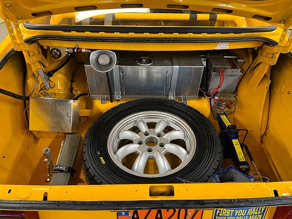 Volvo 240 9 of 15