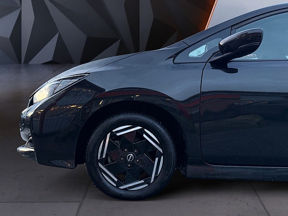 Nissan Leaf 8 of 17