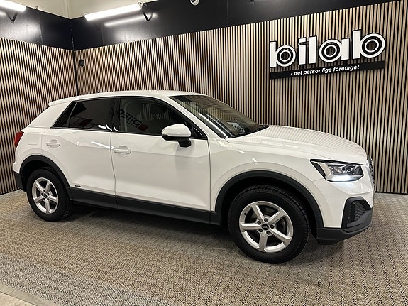 Audi Q2 2 of 8