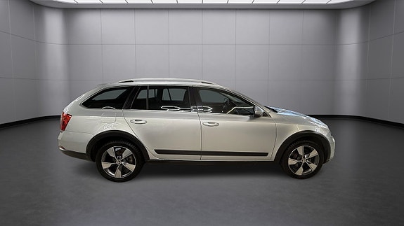 Skoda Octavia Scout 4 of 5