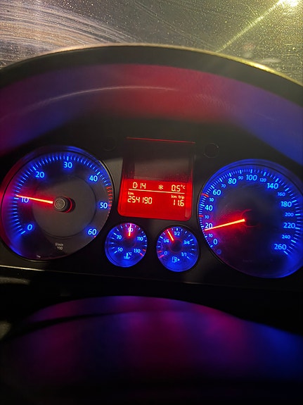 Volkswagen Passat 2 of 9