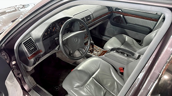 Mercedes-Benz S600 9 of 12