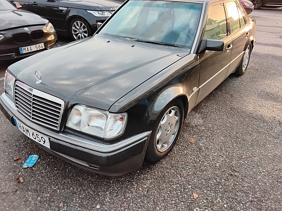 Mercedes-Benz E500 9 of 9