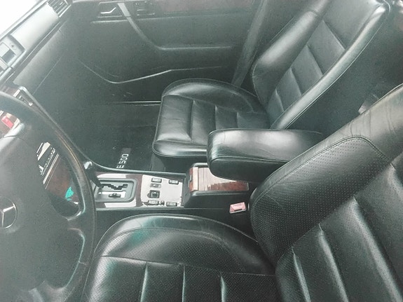 Mercedes-Benz E500 3 of 5