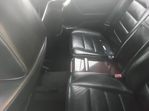 Mercedes-Benz E500 4 of 5