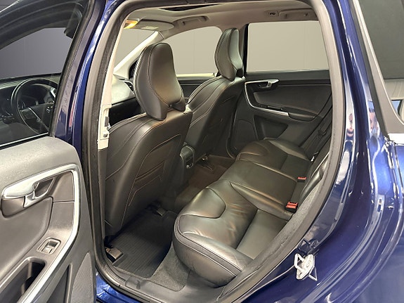 Volvo XC60 10 of 14