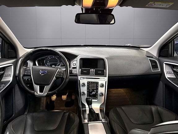 Volvo XC60 11 of 14