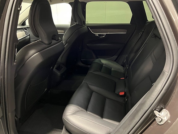 Volvo V90 Cross Country 9 of 19