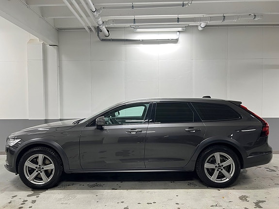 Volvo V90 Cross Country 3 of 5