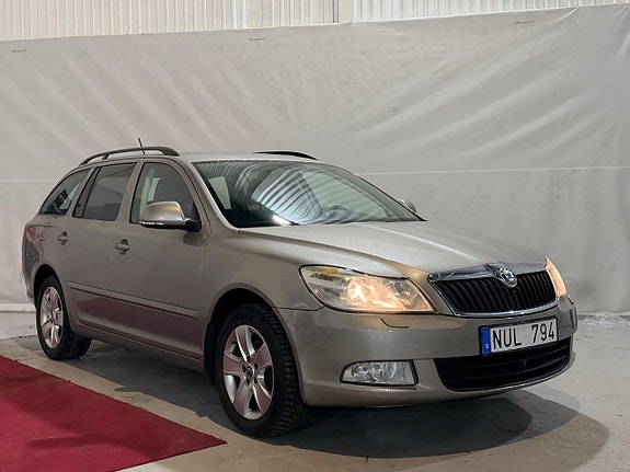 Skoda Octavia 2 of 5