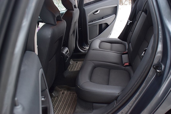Volvo V70 3 of 5