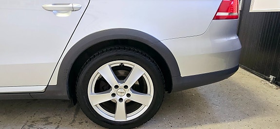 Volkswagen Passat Alltrack 21 of 26
