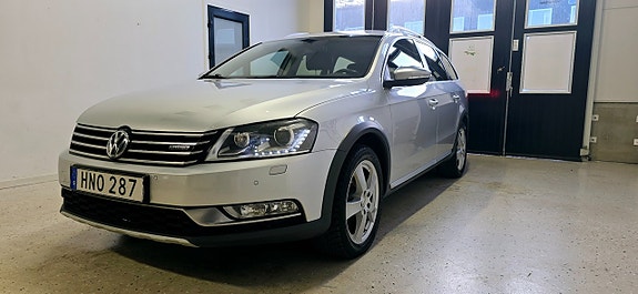 Volkswagen Passat Alltrack 2 of 5