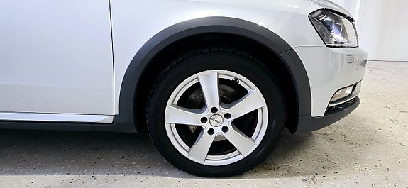 Volkswagen Passat Alltrack 23 of 26