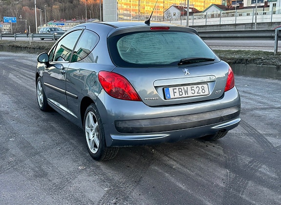 Peugeot 207 2 of 4