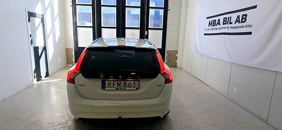 Volvo V60 8 of 24
