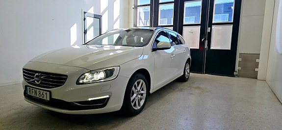 Volvo V60 2 of 5