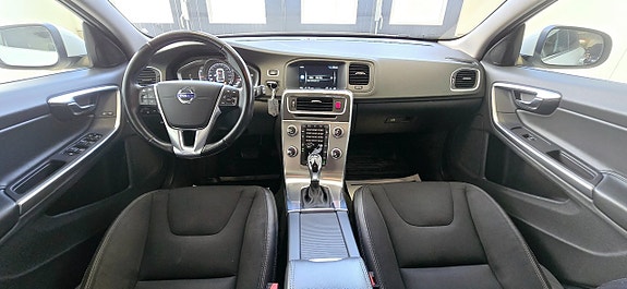 Volvo V60 18 of 24