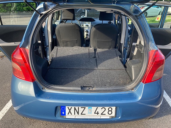 Toyota Yaris 5 of 12