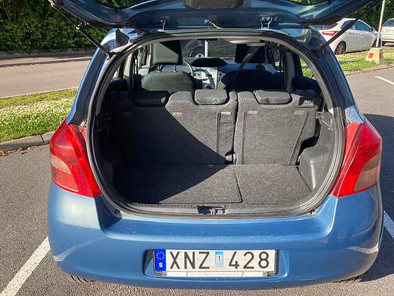 Toyota Yaris 4 of 12