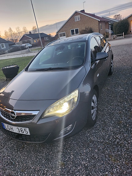 Opel Astra 2 of 5