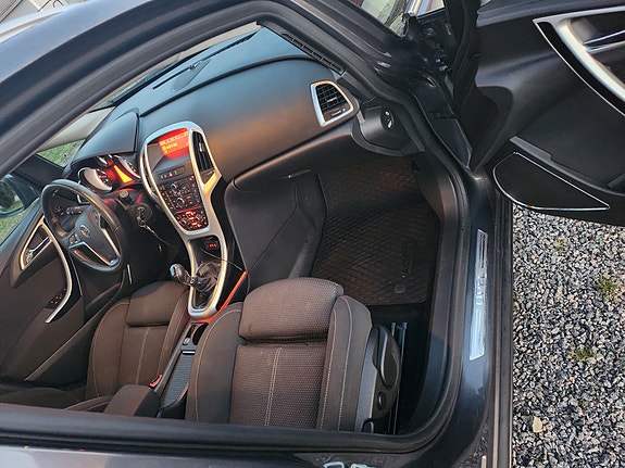 Opel Astra 4 of 5