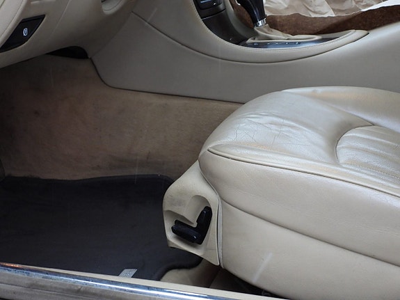 Mercedes-Benz CLS350 12 of 27