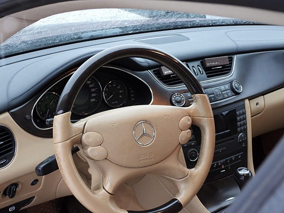 Mercedes-Benz CLS350 10 of 27