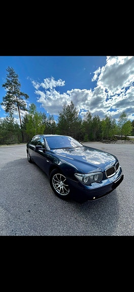 BMW 745i 2 of 5