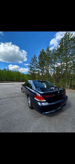 BMW 745i 4 of 5