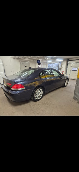 BMW 745i 5 of 5