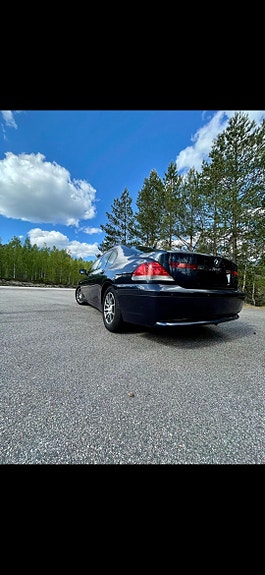 BMW 745i 3 of 5