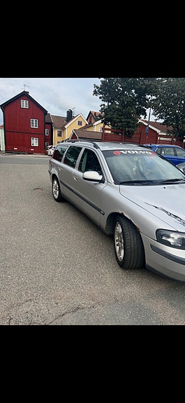 Volvo V70 3 of 5
