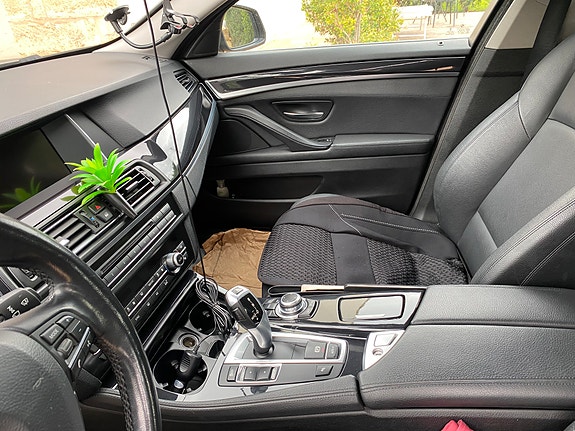 BMW 520d 2 of 10