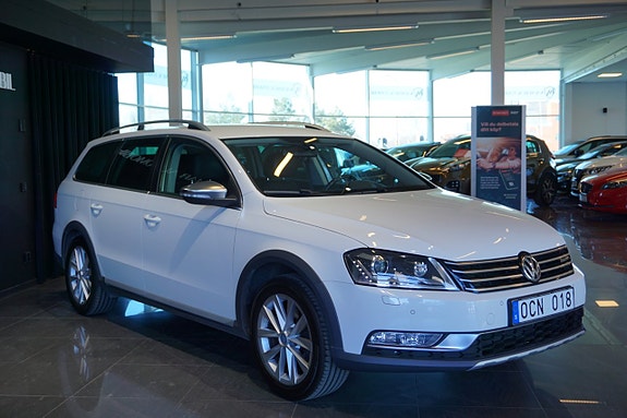 Volkswagen Passat Alltrack 2 of 5