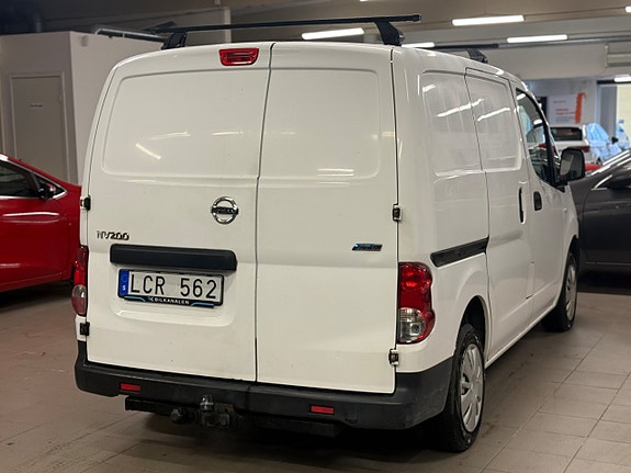 Nissan NV200 7 of 13
