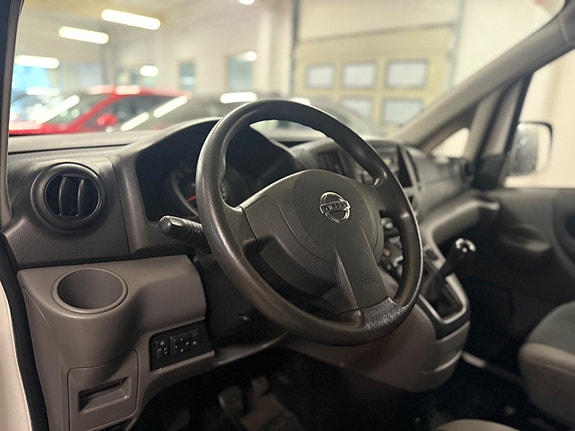 Nissan NV200 13 of 13
