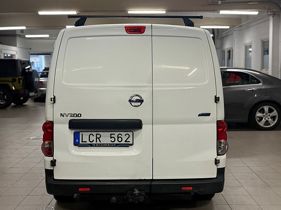 Nissan NV200 6 of 13