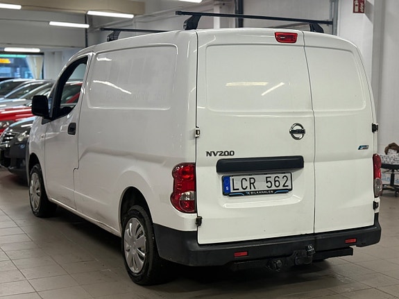 Nissan NV200 8 of 13