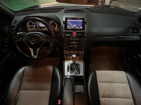 Mercedes-Benz C200 13 of 18