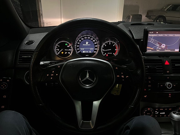 Mercedes-Benz C200 16 of 18