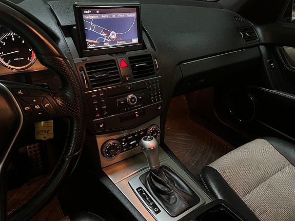 Mercedes-Benz C200 14 of 18