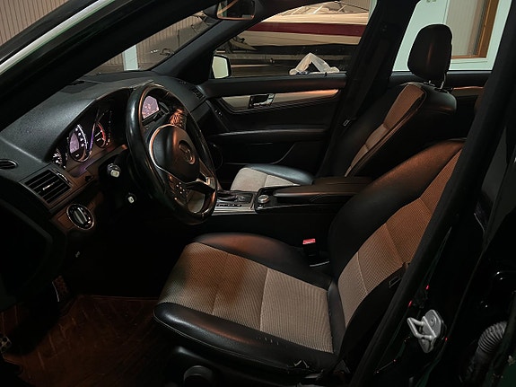 Mercedes-Benz C200 7 of 18