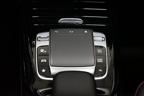 Mercedes-Benz CLA35 12 of 18